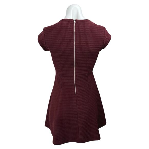 Banana Republic Red Short Sleeve Crew Neck Knit Fit & Flare Mini Dress Size 0P - Picture 2 of 4